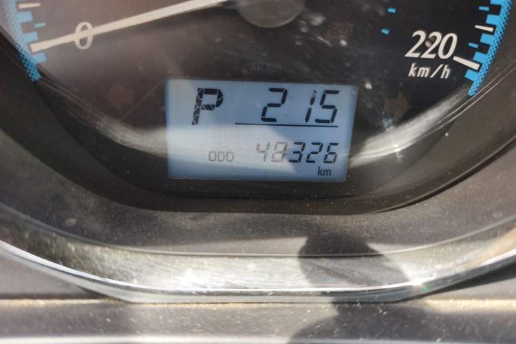 Used Toyota YARiS L Zhi Xuan 2017 1.5E CVT Enhanced Performance Edition Odometer Close Up