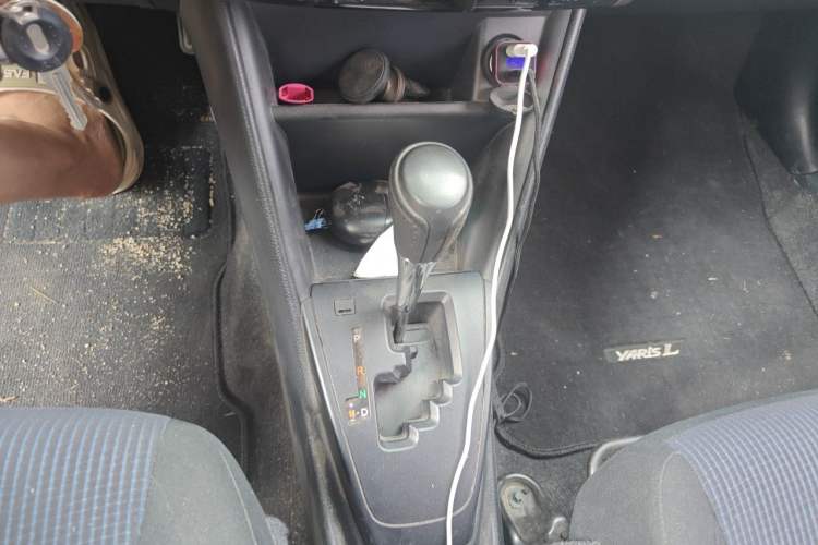 Used Toyota YARiS L Zhi Xuan 2017 1.5E CVT Enhanced Performance Edition Gear Lever