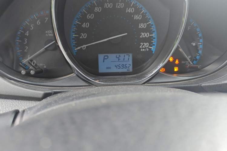 Used Toyota YARiS L Zhi Xuan 2017 1.5E CVT Enhanced Performance Edition Odometer Close Up