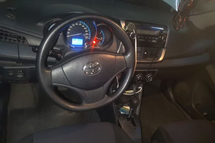 Used Toyota YARiS L Zhi Xuan 2017 1.5E CVT Enhanced Performance Edition Center Console