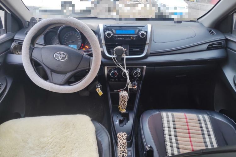Used Toyota YARiS L Zhi Xuan 2017 1.5E CVT Enhanced Performance Edition Center Console