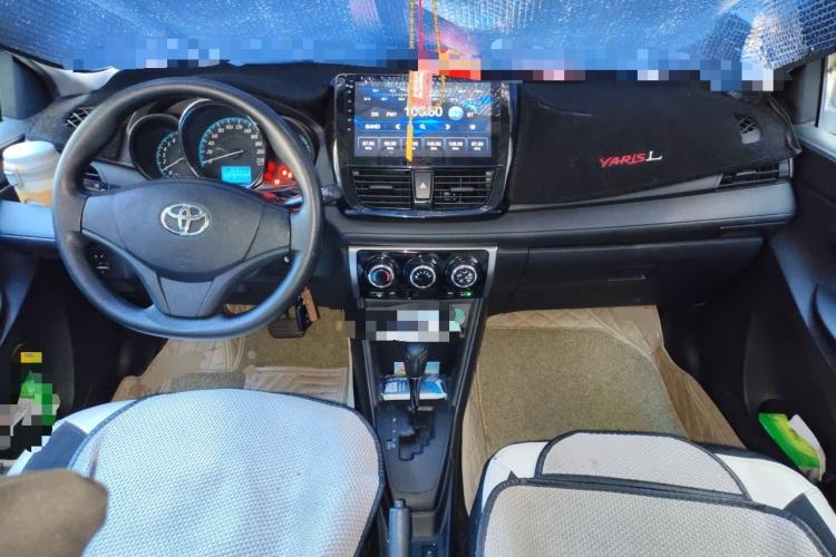 Used Toyota YARiS L Zhi Xuan 2017 1.5E CVT Enhanced Performance Edition Center Console