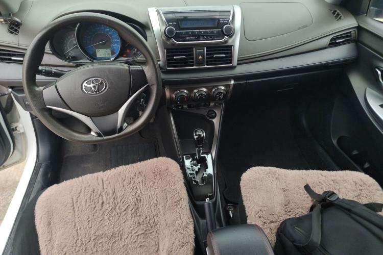 Used Toyota YARiS L Zhi Xuan 2017 1.5E CVT Enhanced Performance Edition Center Console