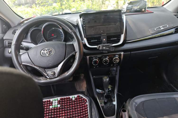 Used Toyota YARiS L Zhi Xuan 2017 1.5G CVT JingSu Model with Upgraded Sunroof Center Console