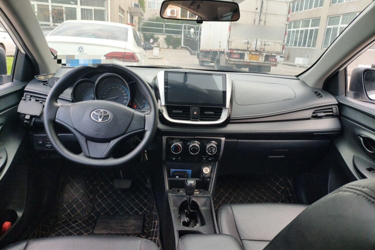 Used Toyota YARiS L Zhi Xuan 2017 1.5E CVT Enhanced Performance Edition Center Console