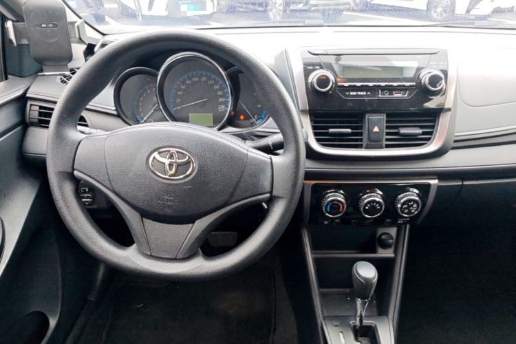 Used Toyota YARiS L Zhi Xuan 2017 1.5E CVT Enhanced Performance Edition Center Console