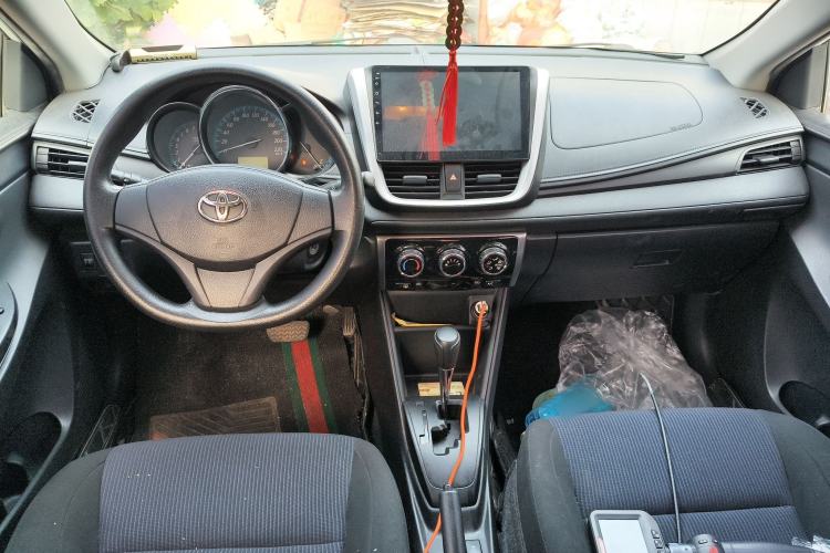 Used Toyota YARiS L Zhi Xuan 2017 1.5E CVT Enhanced Performance Edition Center Console