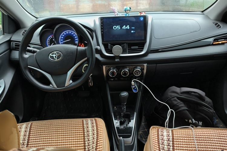 Used Toyota YARiS L Zhi Xuan 2017 1.5G CVT JingSu Model with Upgraded Sunroof Center Console