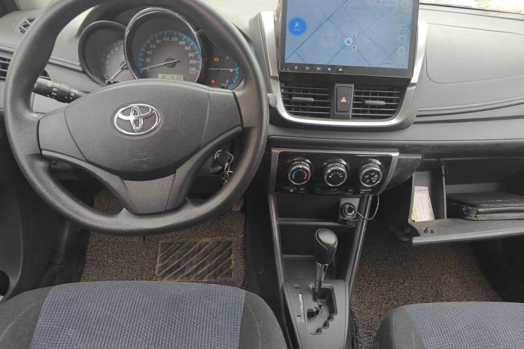 Used Toyota YARiS L Zhi Xuan 2017 1.5E CVT Enhanced Performance Edition Center Console