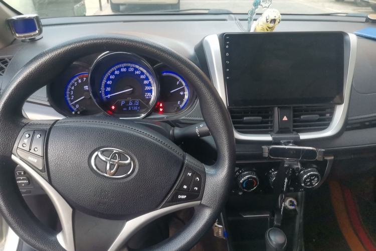 Used Toyota YARiS L Zhi Xuan 2017 1.5G CVT JingSu Model with Upgraded Sunroof Center Console