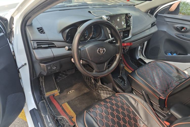 Used Toyota YARiS L Zhi Xuan 2017 1.5E CVT Enhanced Performance Edition Center Console