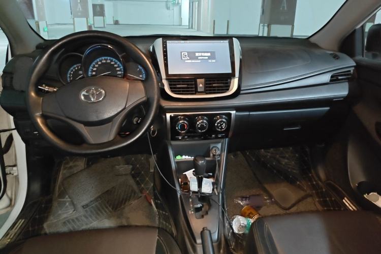 Used Toyota YARiS L Zhi Xuan 2017 1.5E CVT Enhanced Performance Edition Center Console