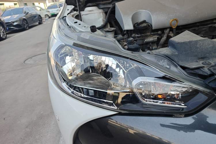 Used Toyota YARiS L Zhi Xuan 2017 1.5G CVT JingSu Model with Upgraded Sunroof Exterior 6