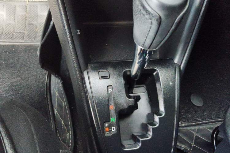 Used Toyota YARiS L Zhi Xuan 2017 1.5E CVT Enhanced Performance Edition Gear Lever