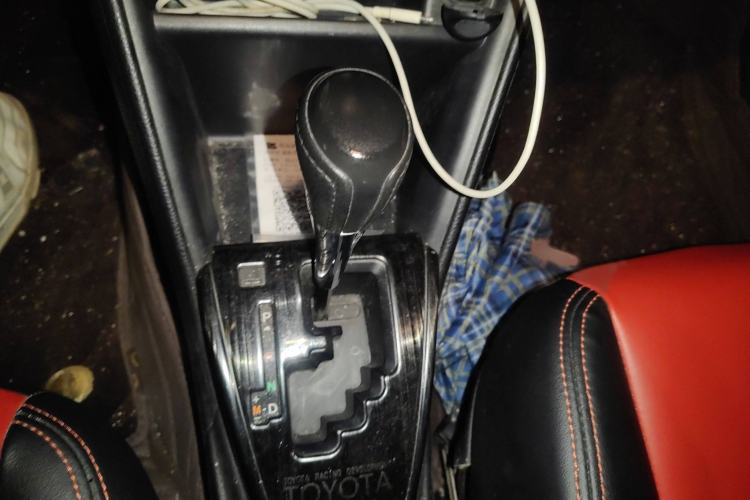 Used Toyota YARiS L Zhi Xuan 2017 1.5E CVT Enhanced Performance Edition Gear Lever