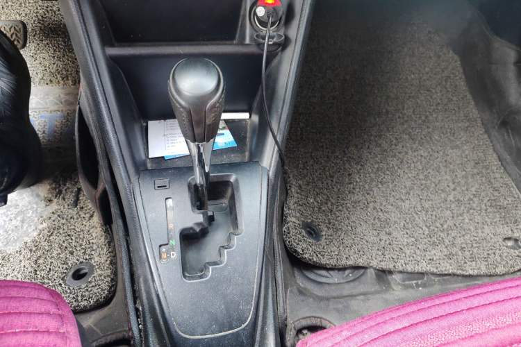 Used Toyota YARiS L Zhi Xuan 2017 1.5E CVT Enhanced Performance Edition Gear Lever