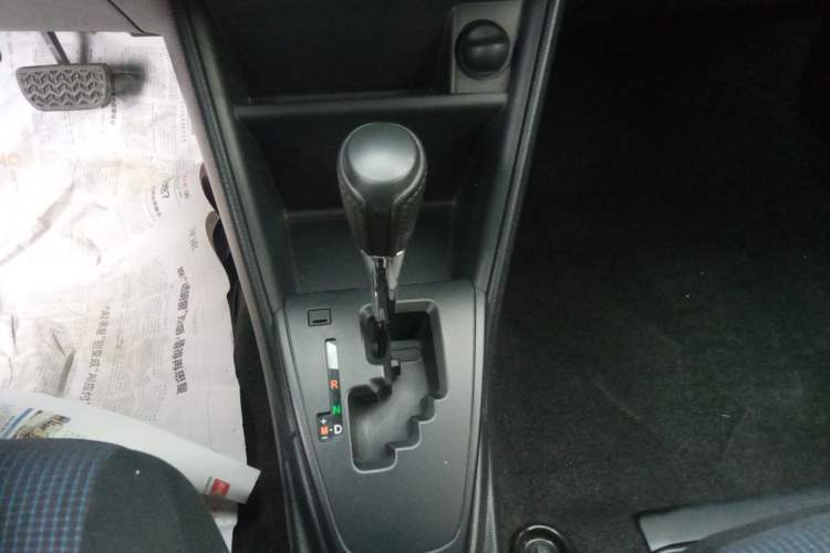 Used Toyota YARiS L Zhi Xuan 2017 1.5E CVT Enhanced Performance Edition Gear Lever