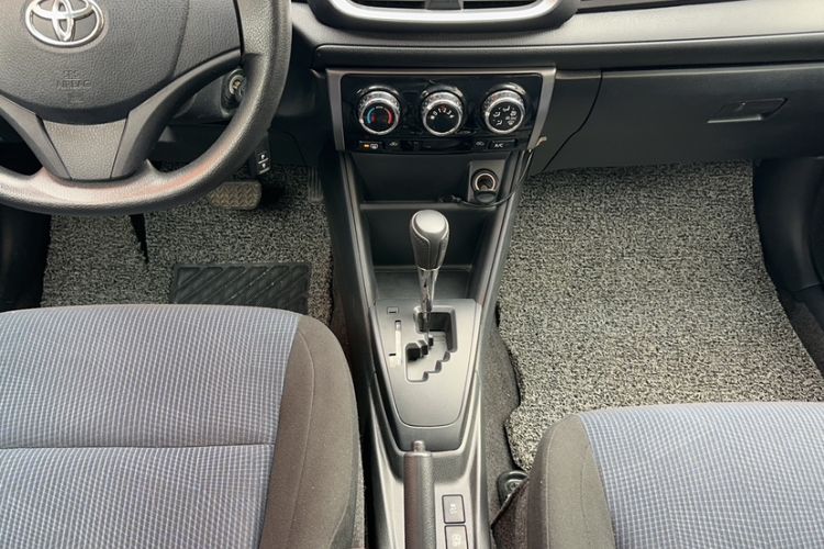 Used Toyota YARiS L Zhi Xuan 2017 1.5E CVT Enhanced Performance Edition Gear Lever
