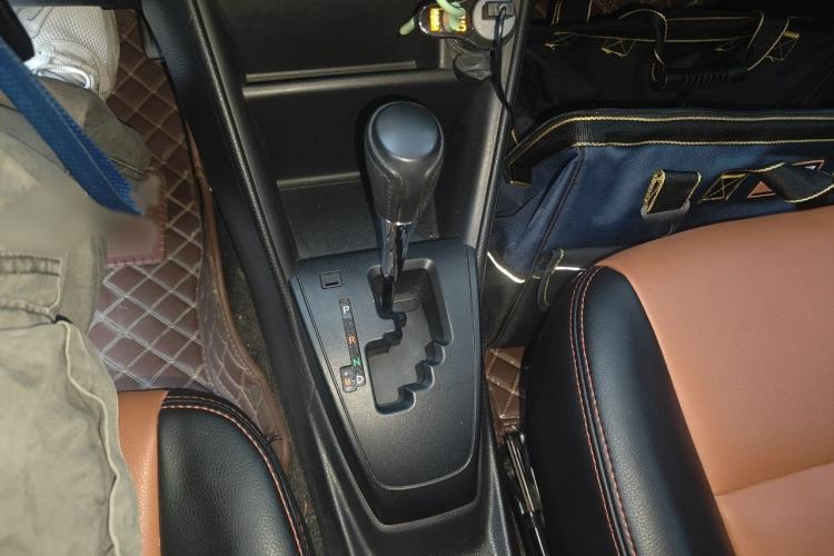 Used Toyota YARiS L Zhi Xuan 2017 1.5E CVT Enhanced Performance Edition Gear Lever