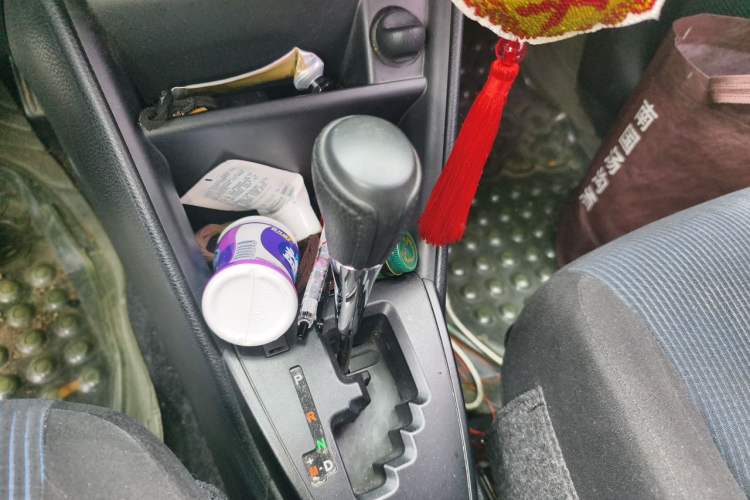 Used Toyota YARiS L Zhi Xuan 2017 1.5E CVT Enhanced Performance Edition Gear Lever