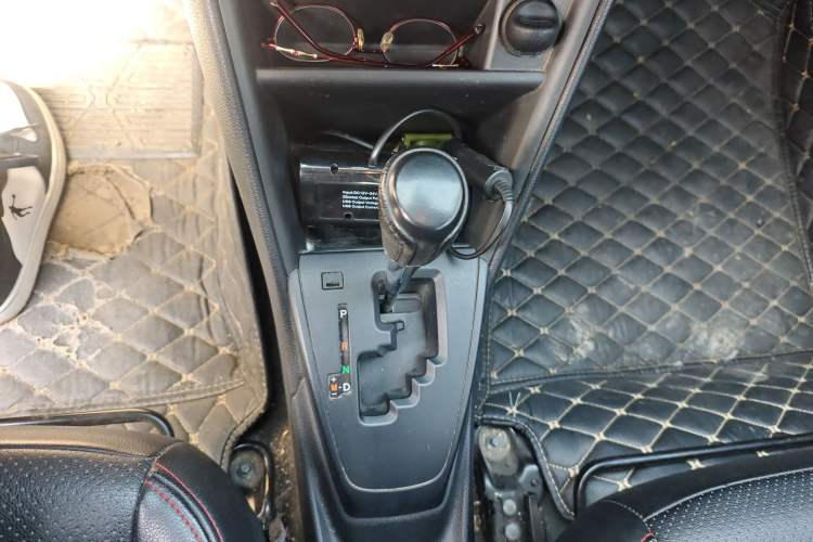 Used Toyota YARiS L Zhi Xuan 2017 1.5E CVT Enhanced Performance Edition Gear Lever