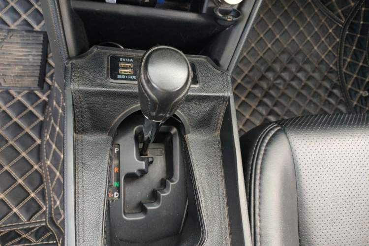 Used Toyota YARiS L Zhi Xuan 2017 1.5E CVT Enhanced Performance Edition Gear Lever