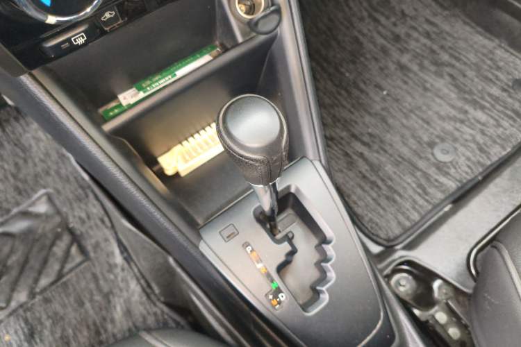 Used Toyota YARiS L Zhi Xuan 2017 1.5E CVT Enhanced Performance Edition Gear Lever