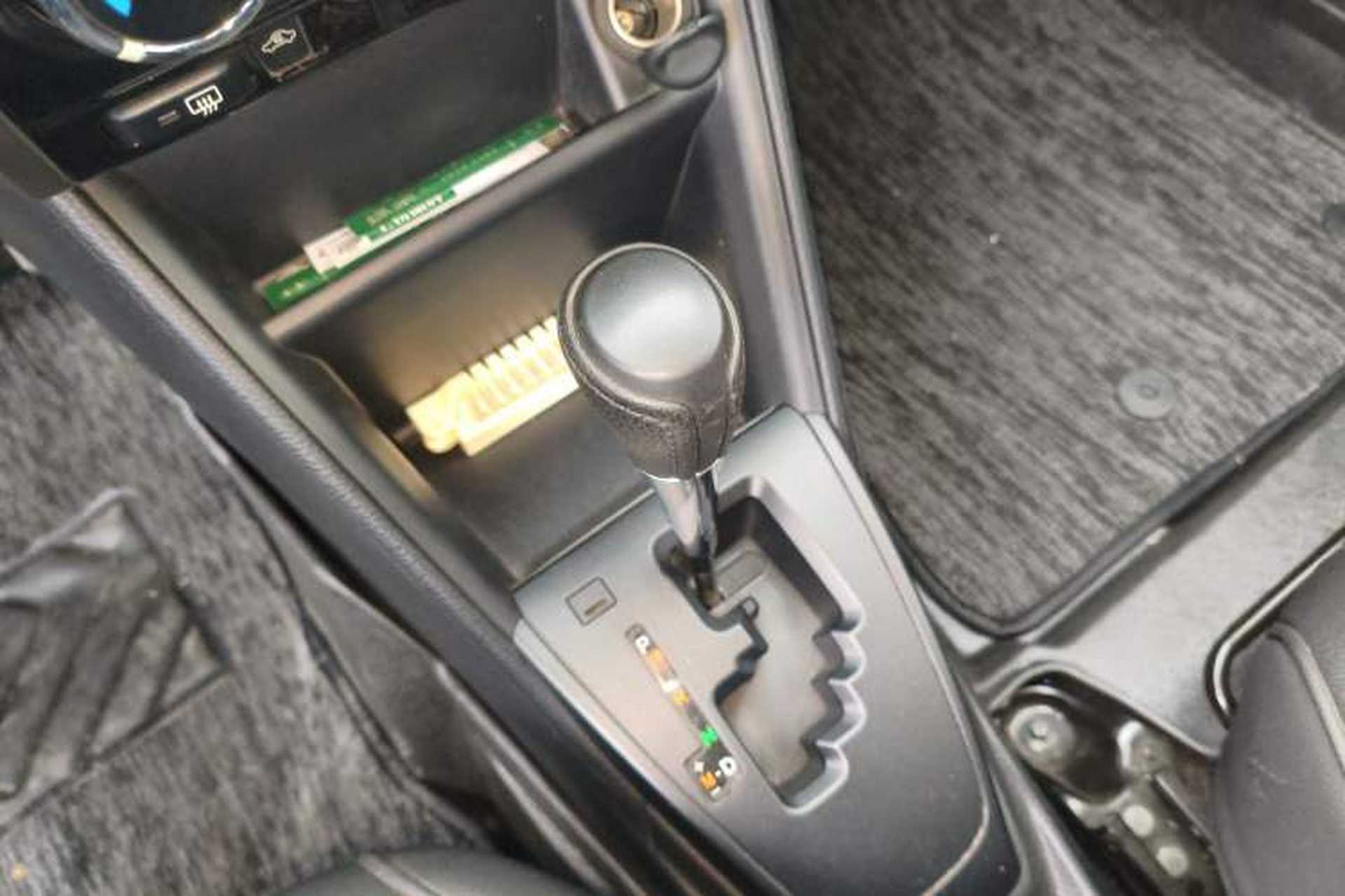 Used Toyota YARiS L Zhi Xuan 2017 1.5E CVT Enhanced Performance Edition Gear Lever