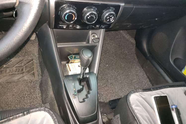 Used Toyota YARiS L Zhi Xuan 2017 1.5E CVT Enhanced Performance Edition Gear Lever