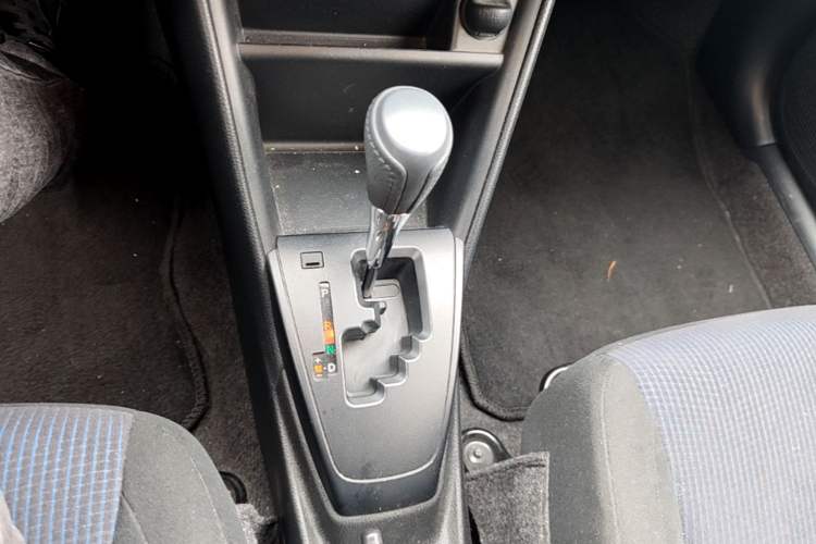 Used Toyota YARiS L Zhi Xuan 2017 1.5E CVT Enhanced Performance Edition Gear Lever