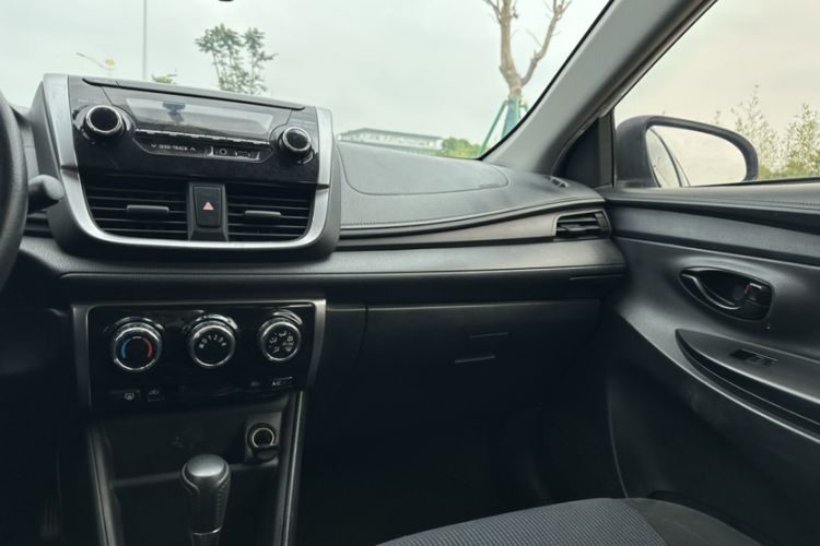 Used Toyota YARiS L Zhi Xuan 2017 1.5E CVT Enhanced Performance Edition Gear Lever