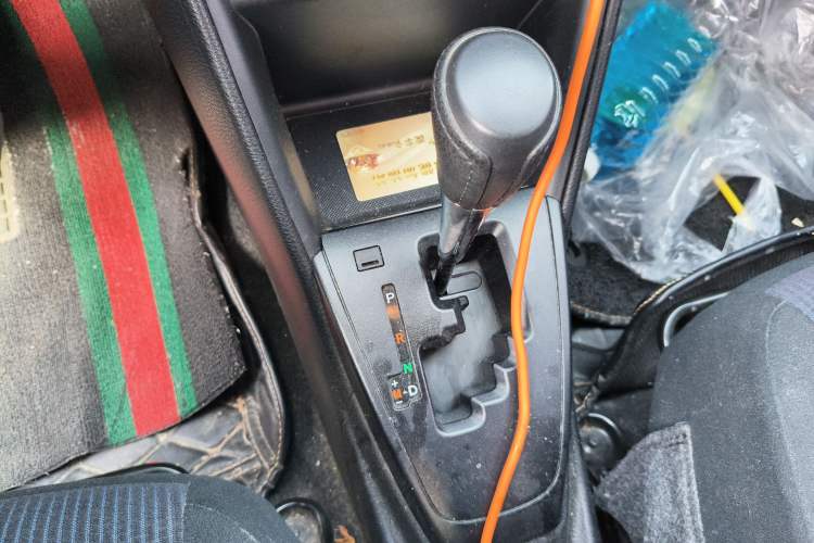 Used Toyota YARiS L Zhi Xuan 2017 1.5E CVT Enhanced Performance Edition Gear Lever
