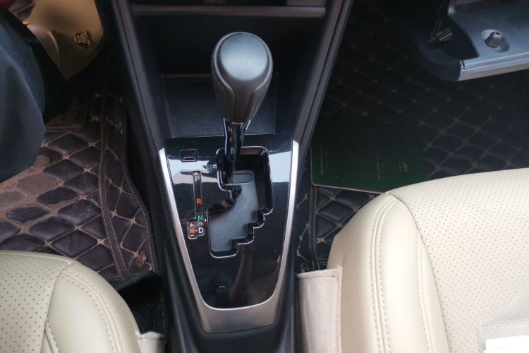 Used Toyota YARiS L Zhi Xuan 2017 1.5G CVT JingSu Model with Upgraded Sunroof Gear Lever
