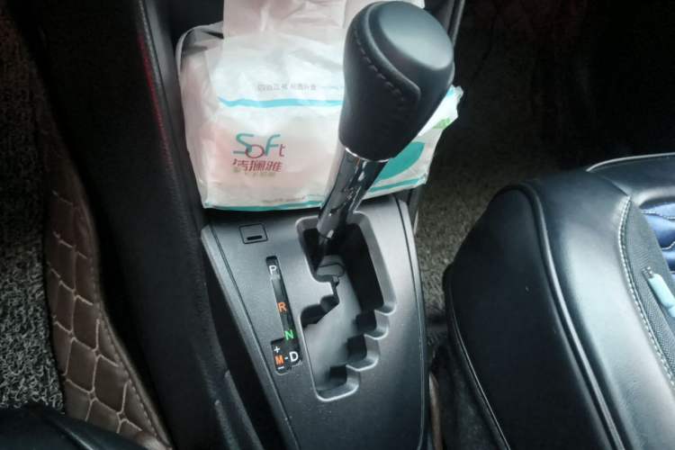 Used Toyota YARiS L Zhi Xuan 2017 1.5E CVT Enhanced Performance Edition Gear Lever