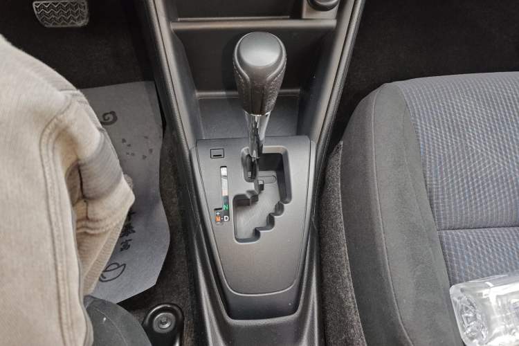 Used Toyota YARiS L Zhi Xuan 2017 1.5E CVT Enhanced Performance Edition Gear Lever