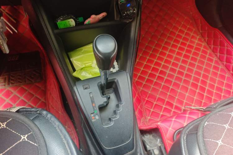 Used Toyota YARiS L Zhi Xuan 2017 1.5E CVT Enhanced Performance Edition Gear Lever