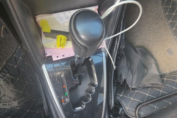 Used Toyota YARiS L Zhi Xuan 2017 1.5G CVT JingSu Model with Upgraded Sunroof Gear Lever