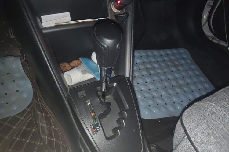 Used Toyota YARiS L Zhi Xuan 2017 1.5E CVT Enhanced Performance Edition Gear Lever
