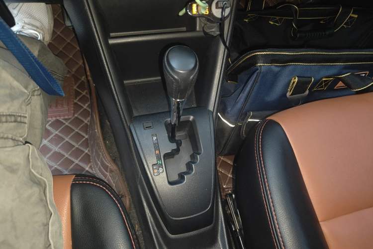 Used Toyota YARiS L Zhi Xuan 2017 1.5E CVT Enhanced Performance Edition Gear Lever