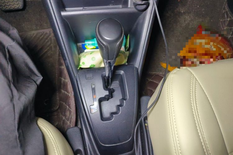 Used Toyota YARiS L Zhi Xuan 2017 1.5E CVT Enhanced Performance Edition Gear Lever