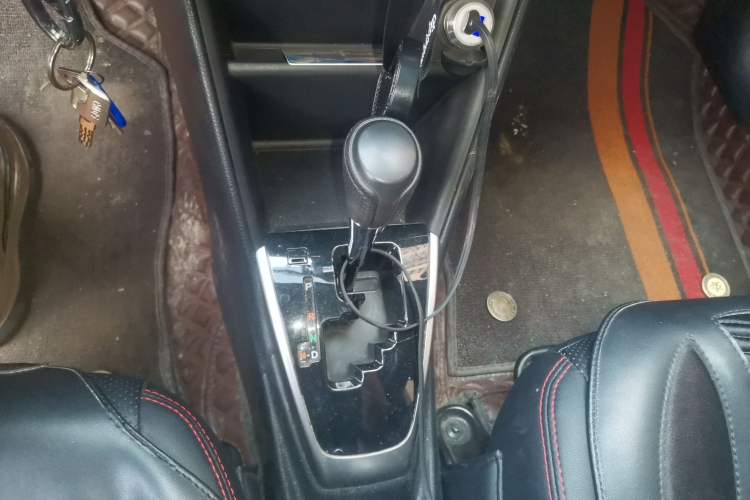 Used Toyota YARiS L Zhi Xuan 2017 1.5G CVT JingSu Model with Upgraded Sunroof Gear Lever