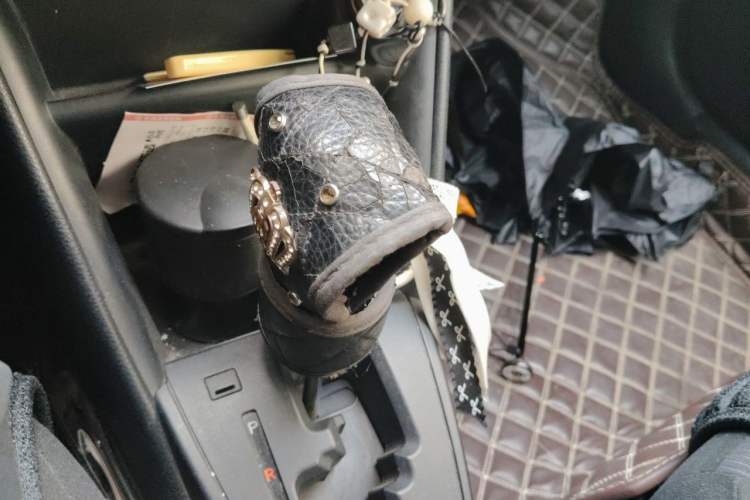Used Toyota YARiS L Zhi Xuan 2017 1.5E CVT Enhanced Performance Edition Gear Lever