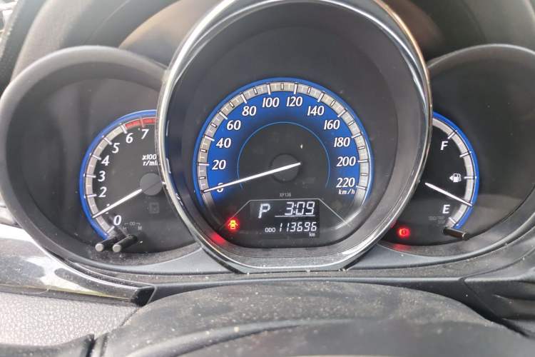 Used Toyota YARiS L Zhi Xuan 2017 1.5G CVT JingSu Model with Upgraded Sunroof Instrument Cluster
