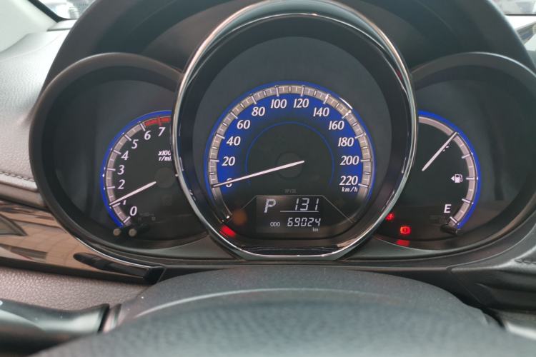 Used Toyota YARiS L Zhi Xuan 2017 1.5G CVT JingSu Model with Upgraded Sunroof Instrument Cluster