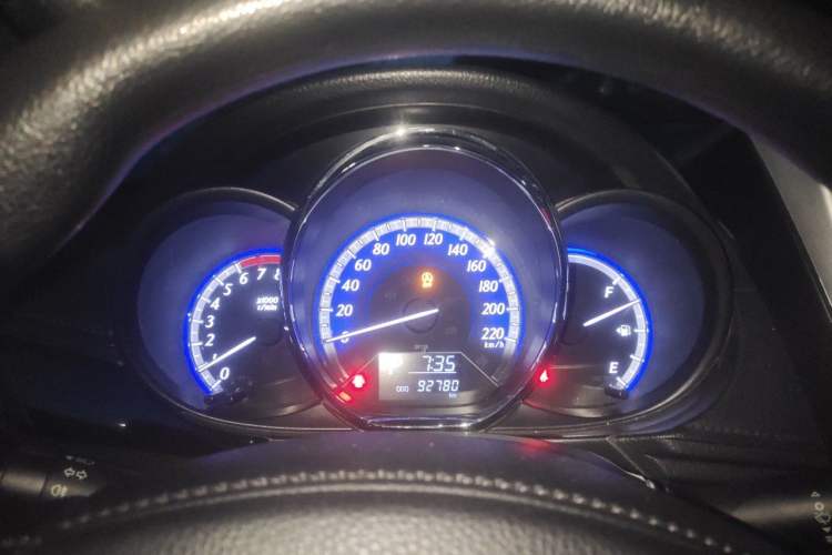 Used Toyota YARiS L Zhi Xuan 2017 1.5G CVT JingSu Model with Upgraded Sunroof Instrument Cluster