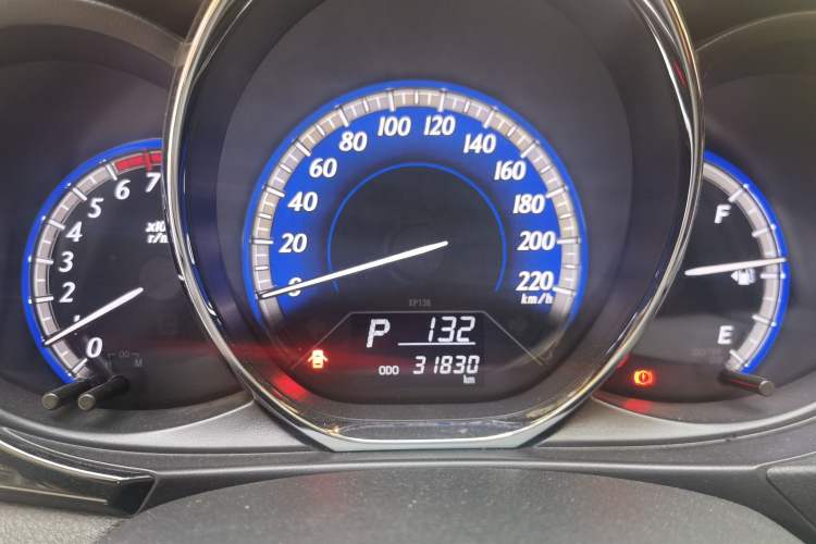 Used Toyota YARiS L Zhi Xuan 2017 1.5G CVT JingSu Model with Upgraded Sunroof Instrument Cluster