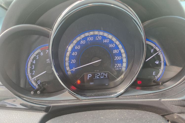 Used Toyota YARiS L Zhi Xuan 2017 1.5G CVT JingSu Model with Upgraded Sunroof Instrument Cluster