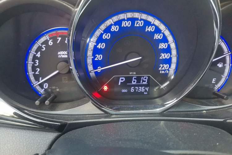 Used Toyota YARiS L Zhi Xuan 2017 1.5G CVT JingSu Model with Upgraded Sunroof Instrument Cluster