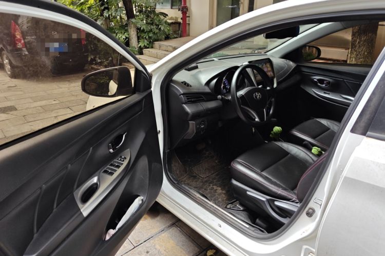 Used Toyota YARiS L Zhi Xuan 2017 1.5G CVT JingSu Model with Upgraded Sunroof Interior 3