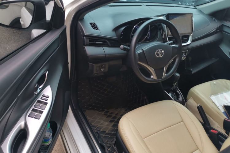 Used Toyota YARiS L Zhi Xuan 2017 1.5G CVT JingSu Model with Upgraded Sunroof Interior 3